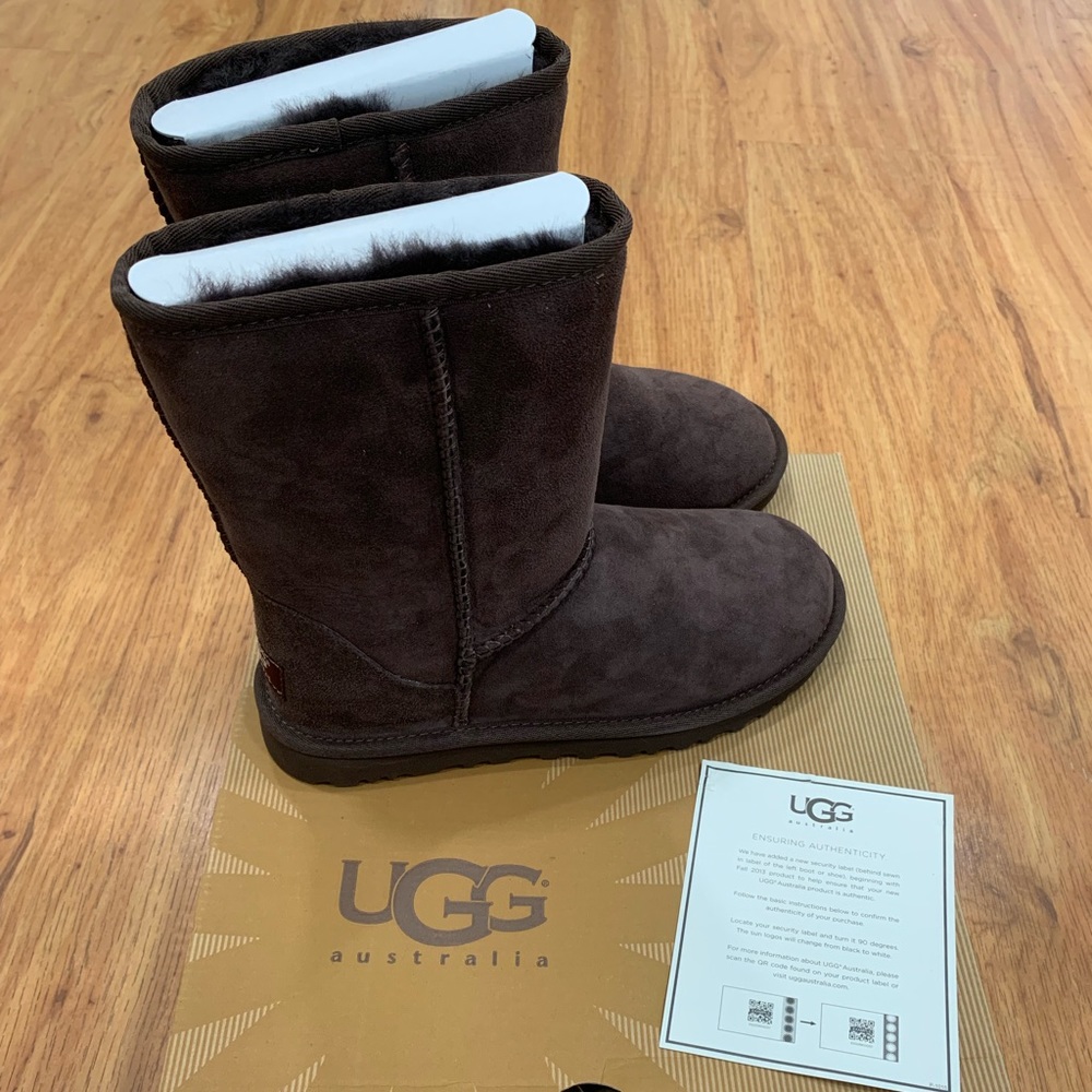 NEW Ugg Australia Boots Classic Chocolate